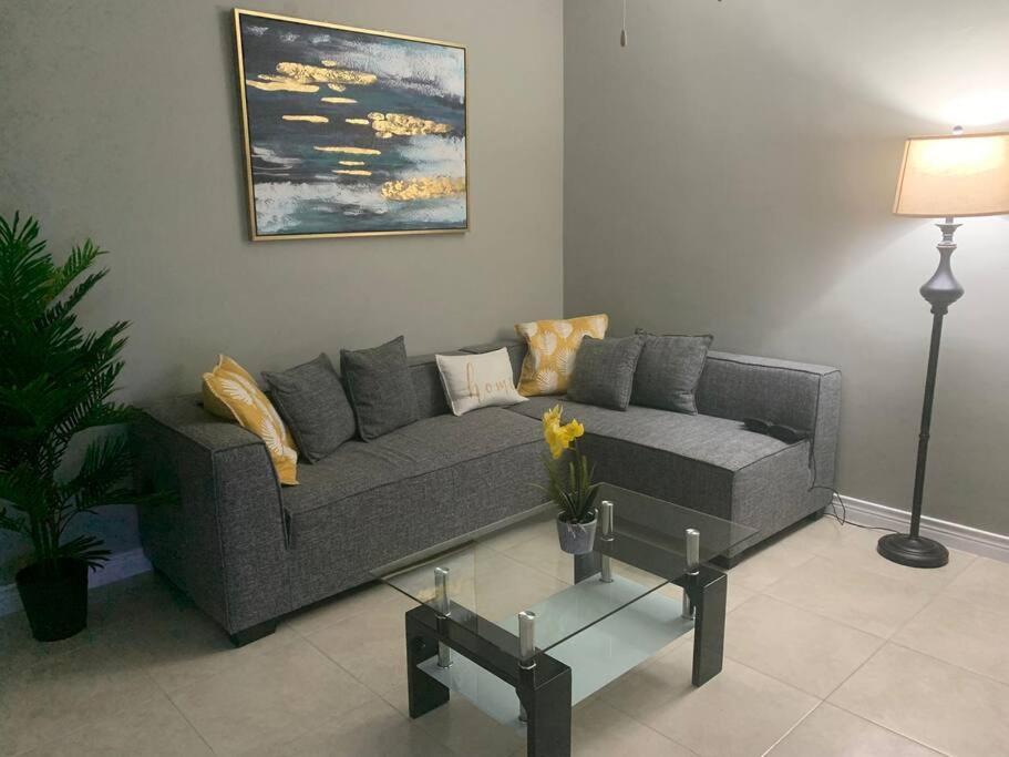 Odyssey On The 5Th - Exquisite Luxury Apt كينغستون المظهر الخارجي الصورة