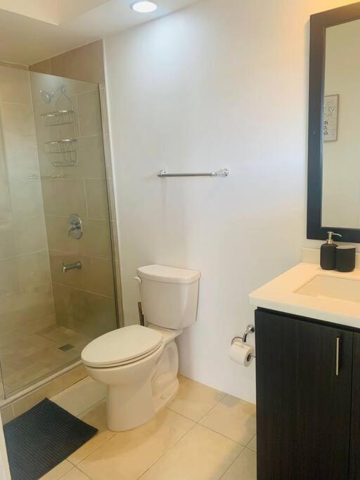 Odyssey On The 5Th - Exquisite Luxury Apt كينغستون المظهر الخارجي الصورة