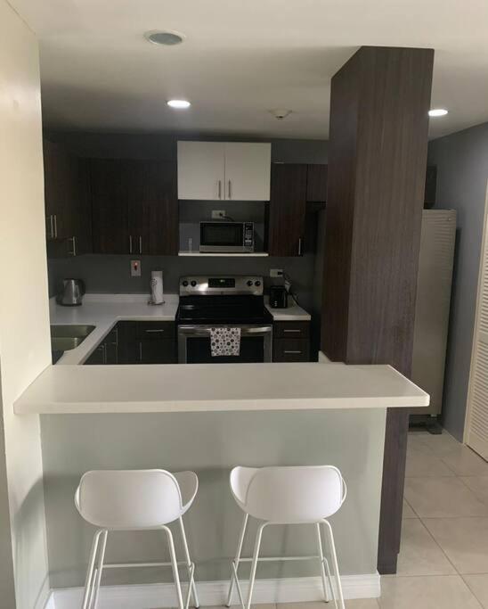Odyssey On The 5Th - Exquisite Luxury Apt كينغستون المظهر الخارجي الصورة