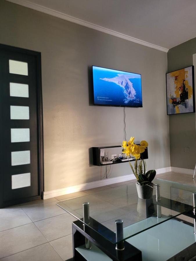 Odyssey On The 5Th - Exquisite Luxury Apt كينغستون المظهر الخارجي الصورة