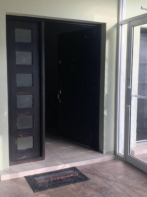 Odyssey On The 5Th - Exquisite Luxury Apt كينغستون المظهر الخارجي الصورة